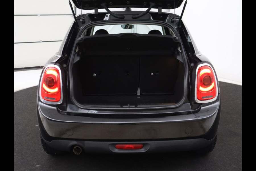 MINI 5-Deurs 1.5 One First | Cruise control | Navigatie | Carplay | Airco