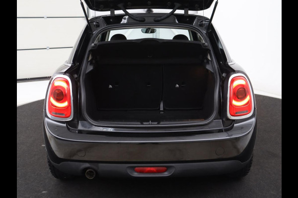 MINI 5-Deurs 1.5 One First | Cruise control | Navigatie | Carplay | Airco