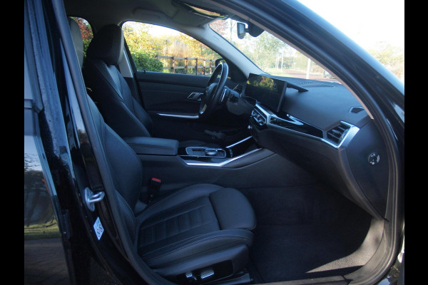 BMW 3 Serie Touring 320e | Facelift | 19 Inch | Camera | Sfeerverlichting | Cruise Control | Leer | NL-Auto |