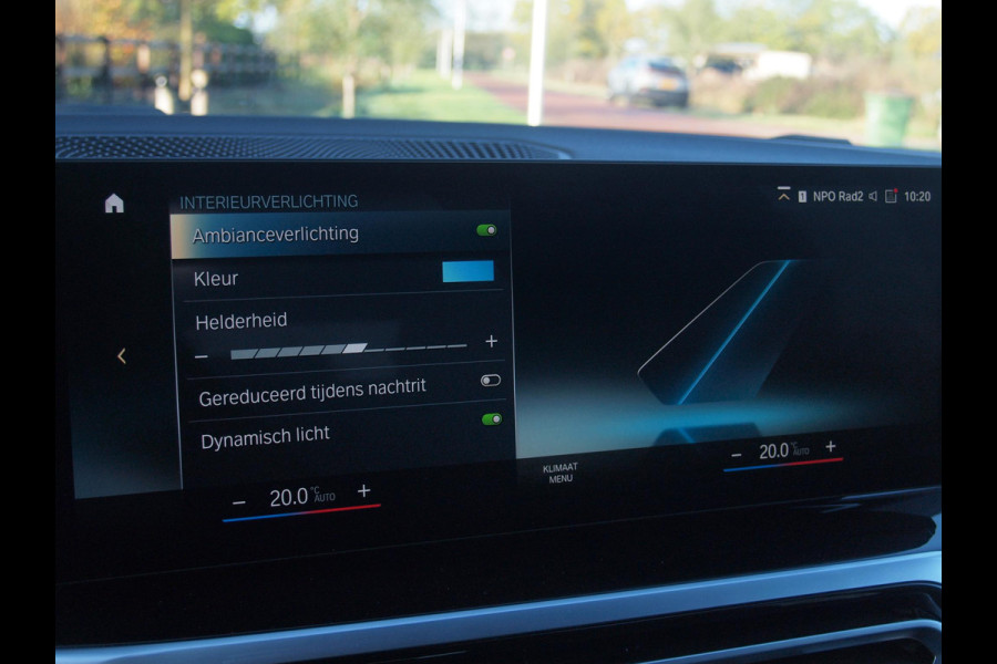 BMW 3 Serie Touring 320e | Facelift | 19 Inch | Camera | Sfeerverlichting | Cruise Control | Leer | NL-Auto |