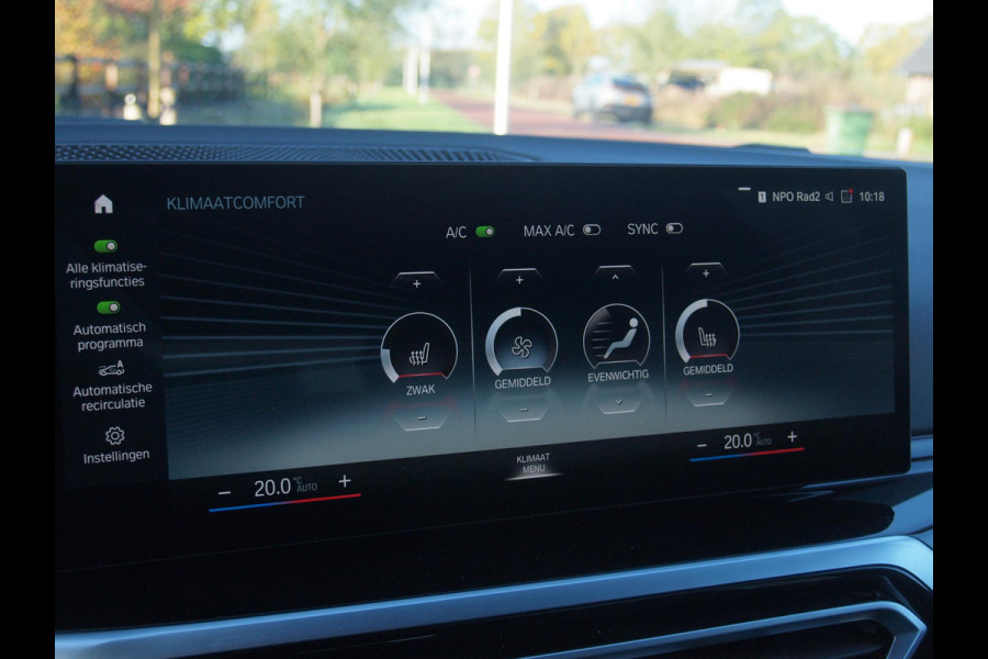 BMW 3 Serie Touring 320e | Facelift | 19 Inch | Camera | Sfeerverlichting | Cruise Control | Leer | NL-Auto |