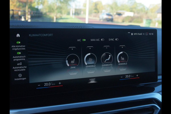BMW 3 Serie Touring 320e | Facelift | 19 Inch | Camera | Sfeerverlichting | Cruise Control | Leer | NL-Auto |