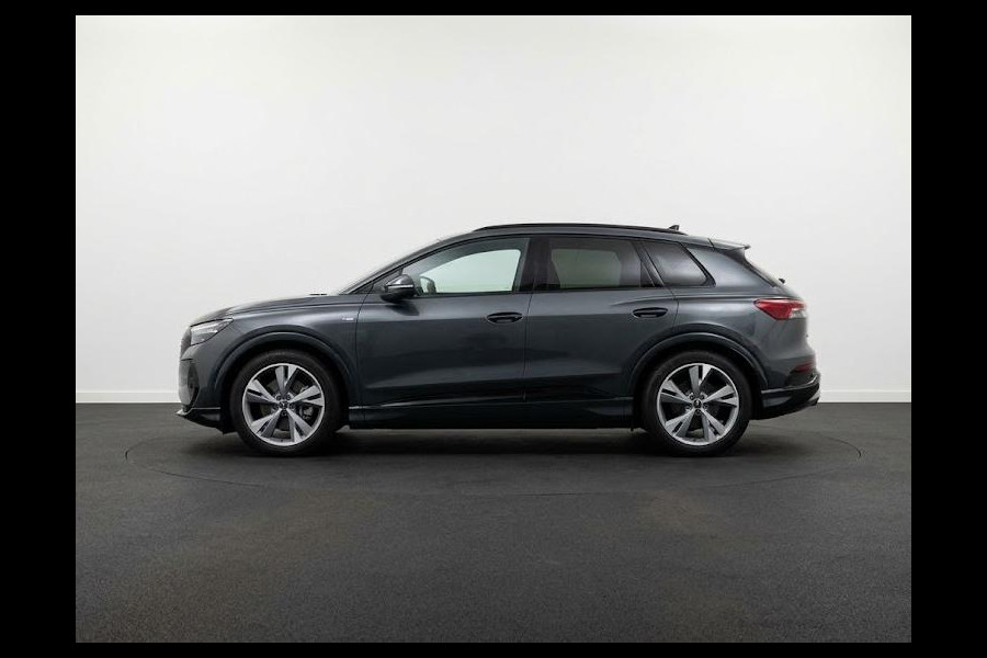 Audi Q4 e-tron S edition 63 kWh 204 pk | Techniekpakket plus | Trekhaak | Privacy glas | Optiekpakket zwart |