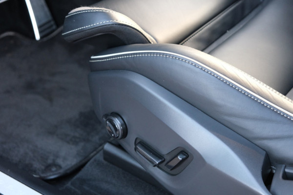 Volvo XC60 2.0 B4 M Hybrid |62.893km| *Leder/Navi/Camera* Stoel+Stuurwielverwarming