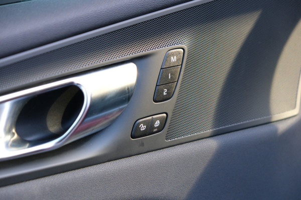 Volvo XC60 2.0 B4 M Hybrid |62.893km| *Leder/Navi/Camera* Stoel+Stuurwielverwarming
