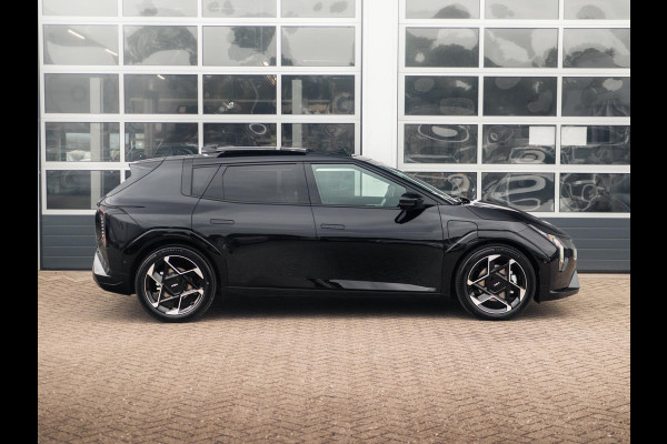 Kia EV4 GT-PlusLine 81.4 kWh | Direct leverbaar met veel korting| Full options | Navi. | Clima. | Adapt. Cruise. | Stoel&Stuur Verwarming | Glazen Schuif-/Kanteldak | Harman Kardon | Slimme Parkeerassistentie | Dodehoek Camera | GT-Line Vegan Lederen Stoelbekleding