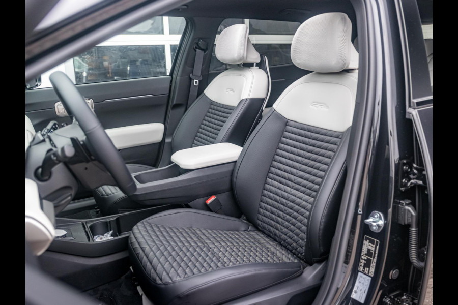 Kia EV4 GT-PlusLine 81.4 kWh | Direct leverbaar met veel korting| Full options | Navi. | Clima. | Adapt. Cruise. | Stoel&Stuur Verwarming | Glazen Schuif-/Kanteldak | Harman Kardon | Slimme Parkeerassistentie | Dodehoek Camera | GT-Line Vegan Lederen Stoelbekleding