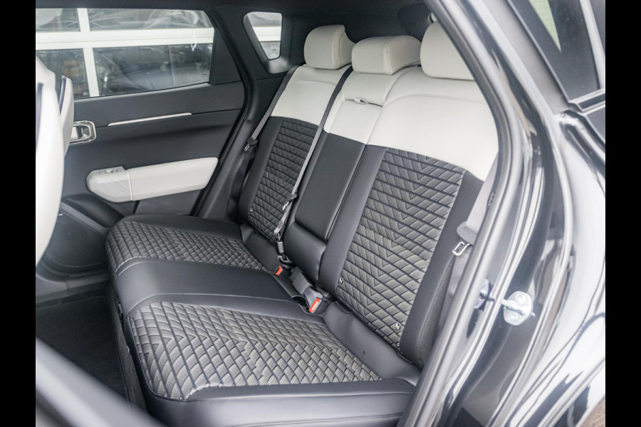 Kia EV4 GT-PlusLine 81.4 kWh | Direct leverbaar met veel korting| Full options | Navi. | Clima. | Adapt. Cruise. | Stoel&Stuur Verwarming | Glazen Schuif-/Kanteldak | Harman Kardon | Slimme Parkeerassistentie | Dodehoek Camera | GT-Line Vegan Lederen Stoelbekleding