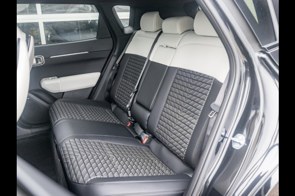 Kia EV4 GT-PlusLine 81.4 kWh | Direct leverbaar met veel korting| Full options | Navi. | Clima. | Adapt. Cruise. | Stoel&Stuur Verwarming | Glazen Schuif-/Kanteldak | Harman Kardon | Slimme Parkeerassistentie | Dodehoek Camera | GT-Line Vegan Lederen Stoelbekleding