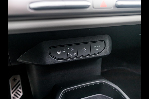 Kia EV4 GT-PlusLine 81.4 kWh | Direct leverbaar met veel korting| Full options | Navi. | Clima. | Adapt. Cruise. | Stoel&Stuur Verwarming | Glazen Schuif-/Kanteldak | Harman Kardon | Slimme Parkeerassistentie | Dodehoek Camera | GT-Line Vegan Lederen Stoelbekleding