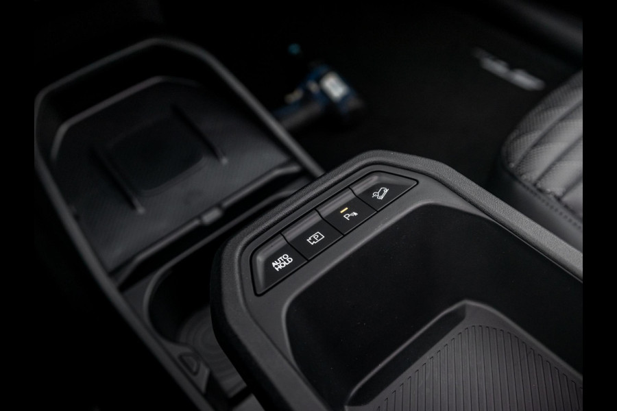 Kia EV4 GT-PlusLine 81.4 kWh | Direct leverbaar met veel korting| Full options | Navi. | Clima. | Adapt. Cruise. | Stoel&Stuur Verwarming | Glazen Schuif-/Kanteldak | Harman Kardon | Slimme Parkeerassistentie | Dodehoek Camera | GT-Line Vegan Lederen Stoelbekleding
