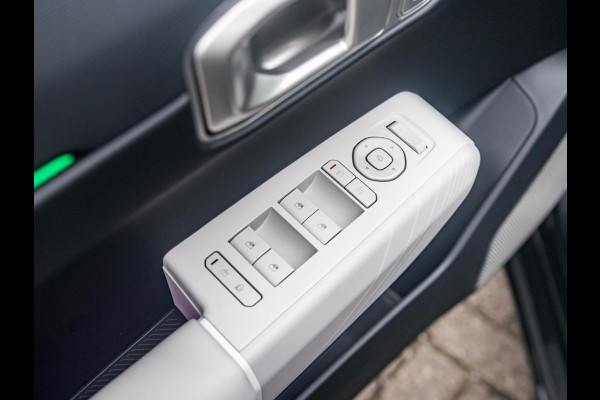 Kia EV4 GT-PlusLine 81.4 kWh | Direct leverbaar met veel korting| Full options | Navi. | Clima. | Adapt. Cruise. | Stoel&Stuur Verwarming | Glazen Schuif-/Kanteldak | Harman Kardon | Slimme Parkeerassistentie | Dodehoek Camera | GT-Line Vegan Lederen Stoelbekleding