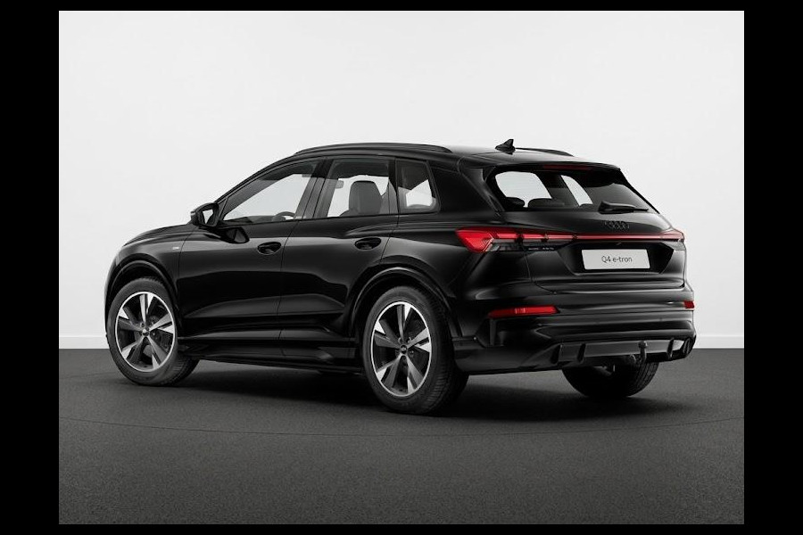 Audi Q4 e-tron S edition performance 82 kWh 286 pk | Techniekpakket plus | Lichtpakket plus ambient light | Optiekpakket zwart | Trekhaak |