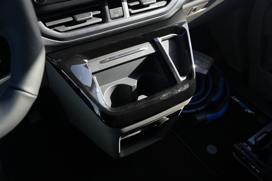 Ford E-Transit Custom 340 L2H1 MS-RT 71 kWh DC 286pk 5 Zits - 2x Schuif - Kuipstoelen - Stoel/Stuurverwarming - 360 Camera - Ultimate Pack - Rijklaar