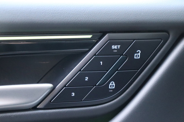 Porsche Macan 4 100 kWh Org.NL pano/schuifdak