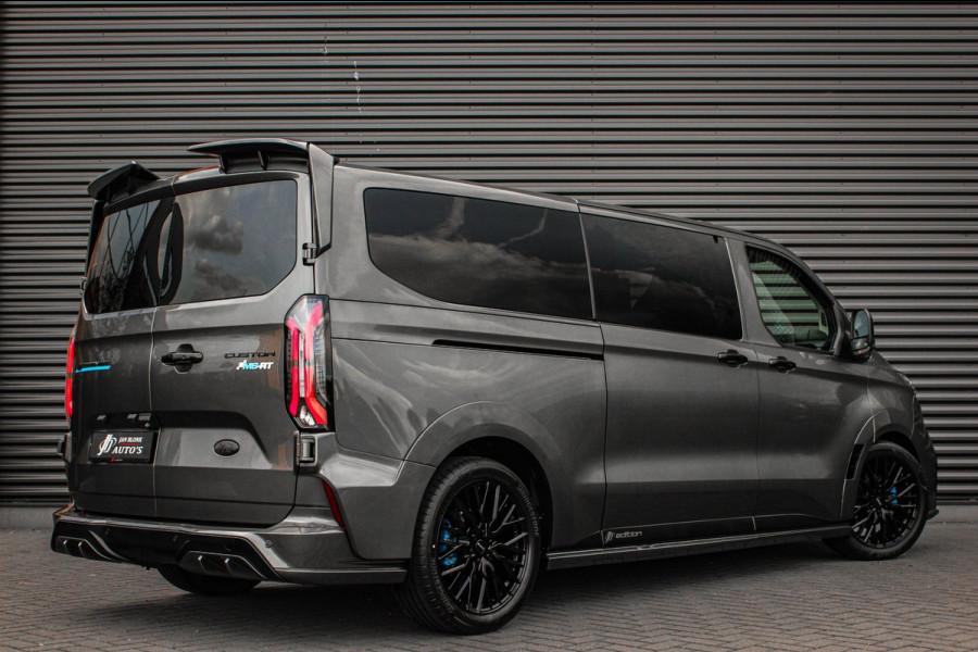 Ford E-Transit Custom 320 L2H1 MS-RT 71kWh 286PK DC DUBBEL CABINE / KUIPSTOELEN / DIRECT RIJDEN / NAVIGATIE / BLACK OPS/JB-EDITION