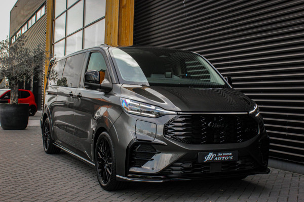 Ford E-Transit Custom 320 L2H1 MS-RT 71kWh 286PK DC DUBBEL CABINE / KUIPSTOELEN / DIRECT RIJDEN / NAVIGATIE / BLACK OPS/JB-EDITION