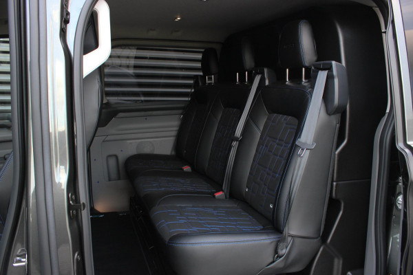 Ford E-Transit Custom 320 L2H1 MS-RT 71kWh 286PK DC DUBBEL CABINE / KUIPSTOELEN / DIRECT RIJDEN / NAVIGATIE / BLACK OPS/JB-EDITION