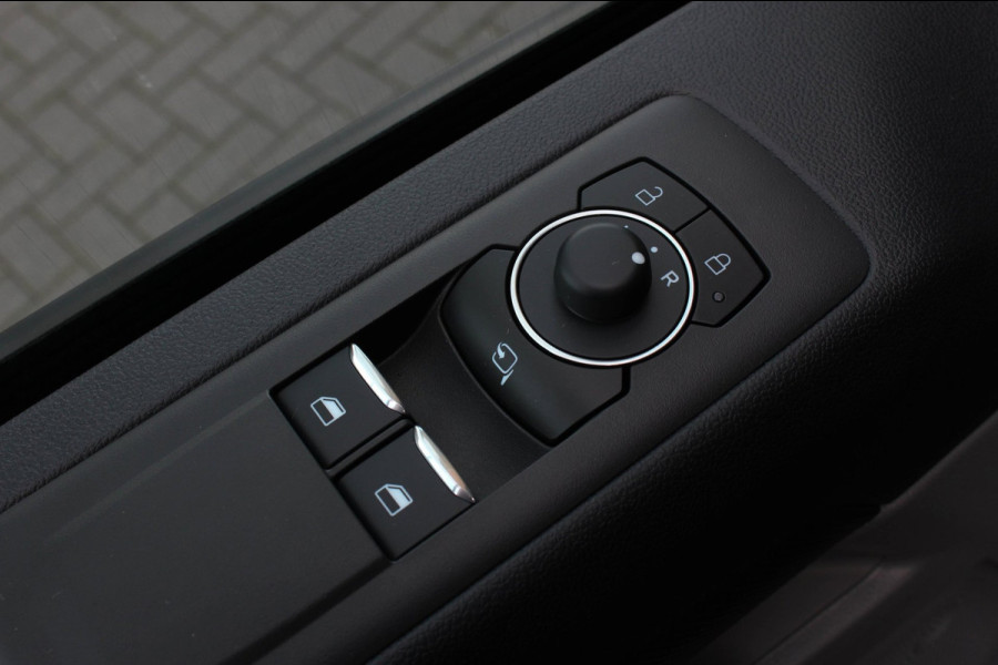 Ford E-Transit Custom 320 L2H1 MS-RT 71kWh 286PK DC DUBBEL CABINE / KUIPSTOELEN / DIRECT RIJDEN / NAVIGATIE / BLACK OPS/JB-EDITION