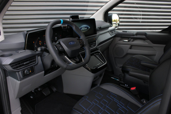 Ford E-Transit Custom 320 L2H1 MS-RT 71kWh 286PK DC DUBBEL CABINE / KUIPSTOELEN / DIRECT RIJDEN / NAVIGATIE / BLACK OPS/JB-EDITION
