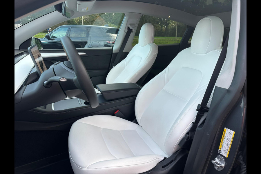 Tesla Model Y Long Range AWD 75 kWh 514 PK | Panoramadak | 360 Camera | LED Verlichting | CarPlay | Lichtmetalen Velgen | Elektrische Stoelen | Elektrische Klep | Navigatie |