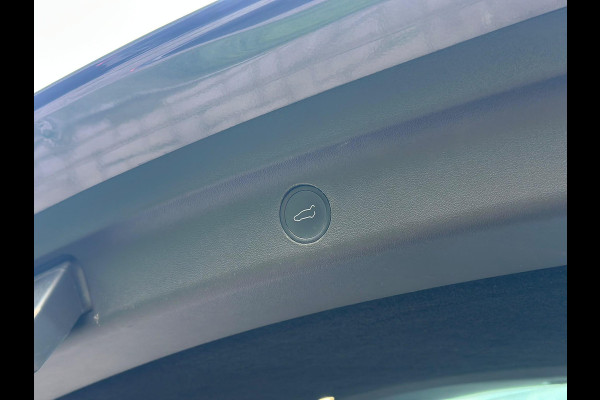 Tesla Model Y Long Range AWD 75 kWh 514 PK | Panoramadak | 360 Camera | LED Verlichting | CarPlay | Lichtmetalen Velgen | Elektrische Stoelen | Elektrische Klep | Navigatie |