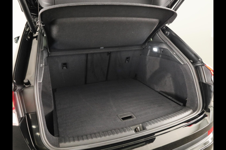 Audi Q4 e-tron 40 Launch edition S Competition 77 kWh 204 pk | SOH 97,14% | Warmtepomp | Navigatie | Parkeersensoren | Achteruitrijcamera | Stoelverwarming | Sonos Geluidssysteem | Head-up display | S-Line |