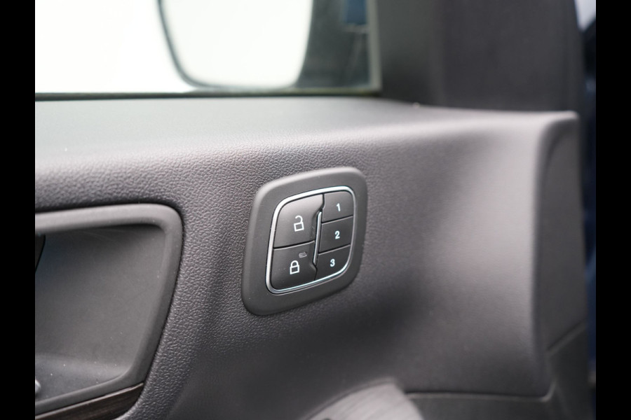 Ford Kuga 2.5 PHEV Vignale 225pk Dealer O.H | Trekhaak Af Fabriek | Panodak | Adaptive Cruise | 360 Camera | Bang & Olufsen | Head Up | Lederen Sportstoelen Memory & Verwarmd | Keyless | Apple Carplay | Navigatie | Virtual | DAB | 18"L.M | Plug In Hybrid |