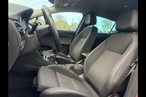 Opel Astra 1.4 Innovation ✓2e Eigenaar✓Carplay✓Keyless✓Camera✓Halfleder✓Navi✓Clima✓Cruise✓150pk✓Pdc V+A✓Rijstrooksensor✓6 Bak✓Dodehoeksensor✓17''Lm velgen✓Recent Beurt gehad✓N.A.P✓Nieuwe Apk bij Aflevering