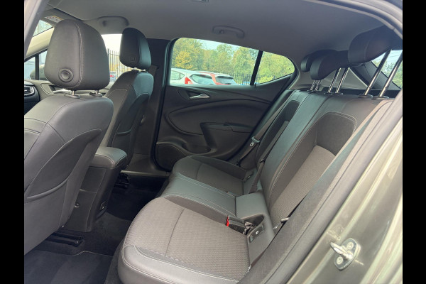 Opel Astra 1.4 Innovation ✓2e Eigenaar✓Carplay✓Keyless✓Camera✓Halfleder✓Navi✓Clima✓Cruise✓150pk✓Pdc V+A✓Rijstrooksensor✓6 Bak✓Dodehoeksensor✓17''Lm velgen✓Recent Beurt gehad✓N.A.P✓Nieuwe Apk bij Aflevering