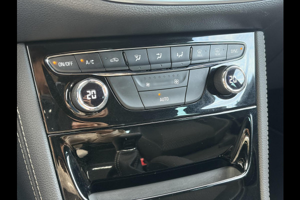 Opel Astra 1.4 Innovation ✓2e Eigenaar✓Carplay✓Keyless✓Camera✓Halfleder✓Navi✓Clima✓Cruise✓150pk✓Pdc V+A✓Rijstrooksensor✓6 Bak✓Dodehoeksensor✓17''Lm velgen✓Recent Beurt gehad✓N.A.P✓Nieuwe Apk bij Aflevering