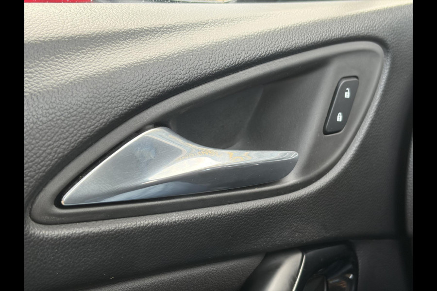 Opel Astra 1.4 Innovation ✓2e Eigenaar✓Carplay✓Keyless✓Camera✓Halfleder✓Navi✓Clima✓Cruise✓150pk✓Pdc V+A✓Rijstrooksensor✓6 Bak✓Dodehoeksensor✓17''Lm velgen✓Recent Beurt gehad✓N.A.P✓Nieuwe Apk bij Aflevering