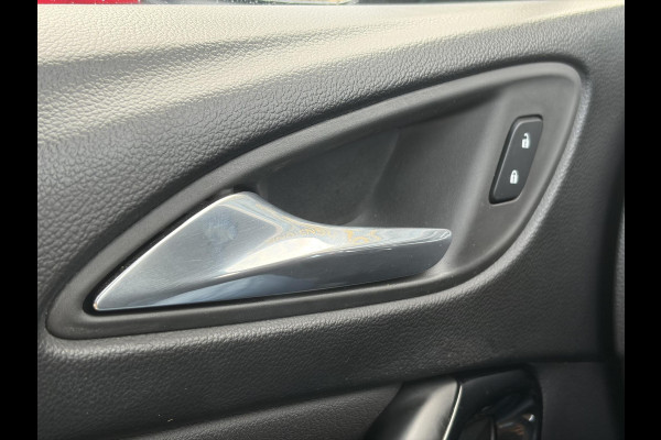 Opel Astra 1.4 Innovation ✓2e Eigenaar✓Carplay✓Keyless✓Camera✓Halfleder✓Navi✓Clima✓Cruise✓150pk✓Pdc V+A✓Rijstrooksensor✓6 Bak✓Dodehoeksensor✓17''Lm velgen✓Recent Beurt gehad✓N.A.P✓Nieuwe Apk bij Aflevering