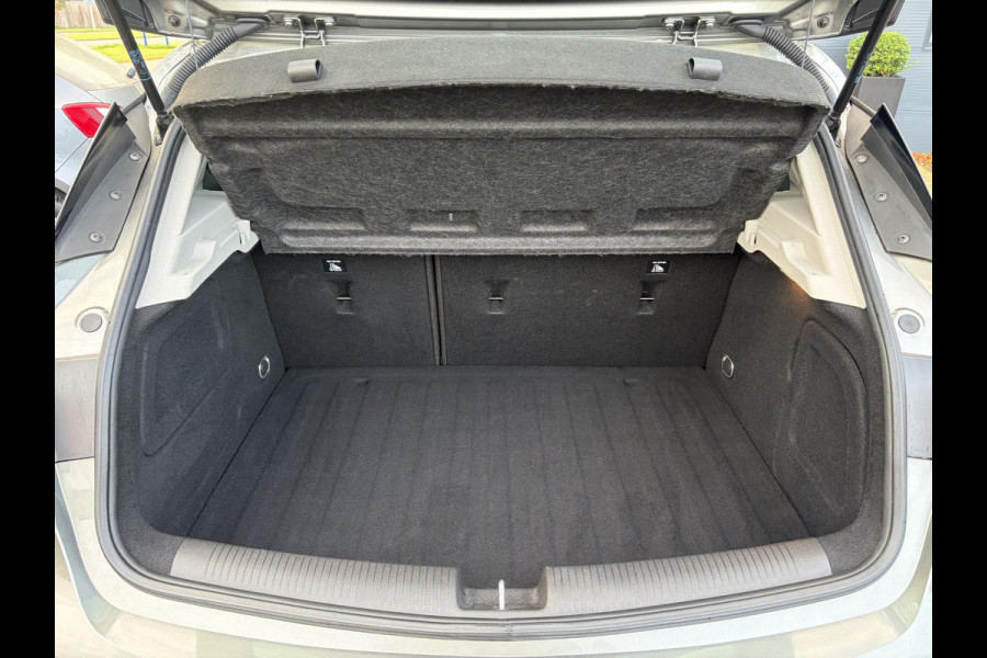 Opel Astra 1.4 Innovation ✓2e Eigenaar✓Carplay✓Keyless✓Camera✓Halfleder✓Navi✓Clima✓Cruise✓150pk✓Pdc V+A✓Rijstrooksensor✓6 Bak✓Dodehoeksensor✓17''Lm velgen✓Recent Beurt gehad✓N.A.P✓Nieuwe Apk bij Aflevering