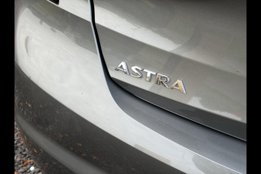 Opel Astra 1.4 Innovation ✓2e Eigenaar✓Carplay✓Keyless✓Camera✓Halfleder✓Navi✓Clima✓Cruise✓150pk✓Pdc V+A✓Rijstrooksensor✓6 Bak✓Dodehoeksensor✓17''Lm velgen✓Recent Beurt gehad✓N.A.P✓Nieuwe Apk bij Aflevering