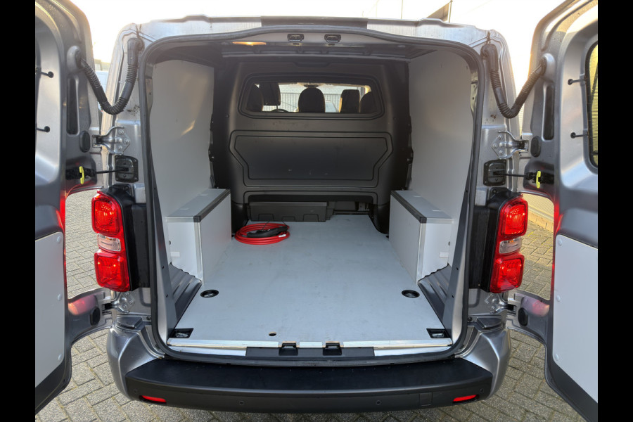 Peugeot e-Expert DC 75 kWh (Stoelverwarming - 2x Schuifdeuren - Keyless Entry - Laadruimte betimmering - Automatische Airco - Navigatie - Parkeer