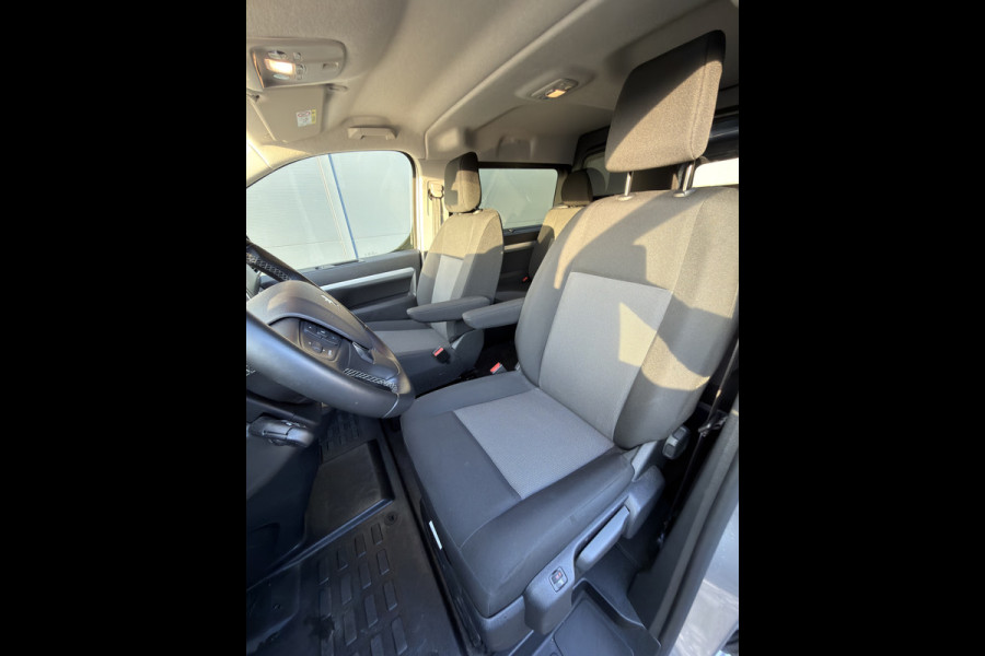 Peugeot e-Expert DC 75 kWh (Stoelverwarming - 2x Schuifdeuren - Keyless Entry - Laadruimte betimmering - Automatische Airco - Navigatie - Parkeer