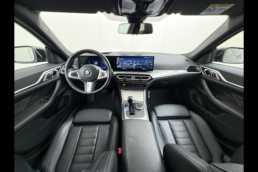 BMW i4 eDrive40 340PK 84kWh High Executive SOH 94% Leder Sportstoelen+Verwarmd Head-Up Display Camera Navi 3-Zone Ecc Live cockpit pro Laserlicht Elek.Achterklep Privacy Glas Isofix Wifi Bluetooth DAB Regen/Lichtsensor Draadloze lader 1e Eigenaar Dealeronderhouden Origineel Nederlandse Auto