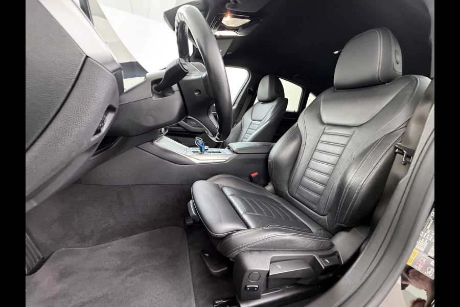 BMW i4 eDrive40 340PK 84kWh High Executive SOH 94% Leder Sportstoelen+Verwarmd Head-Up Display Camera Navi 3-Zone Ecc Live cockpit pro Laserlicht Elek.Achterklep Privacy Glas Isofix Wifi Bluetooth DAB Regen/Lichtsensor Draadloze lader 1e Eigenaar Dealeronderhouden Origineel Nederlandse Auto