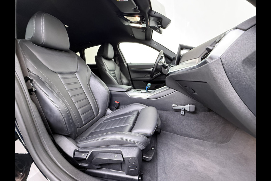 BMW i4 eDrive40 340PK 84kWh High Executive SOH 94% Leder Sportstoelen+Verwarmd Head-Up Display Camera Navi 3-Zone Ecc Live cockpit pro Laserlicht Elek.Achterklep Privacy Glas Isofix Wifi Bluetooth DAB Regen/Lichtsensor Draadloze lader 1e Eigenaar Dealeronderhouden Origineel Nederlandse Auto
