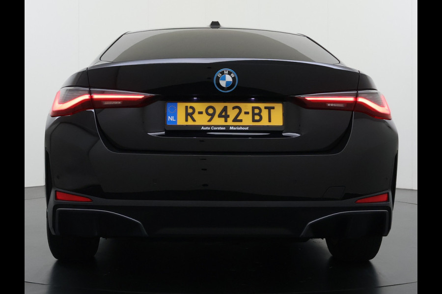 BMW i4 eDrive40 340PK 84kWh High Executive SOH 94% Leder Sportstoelen+Verwarmd Head-Up Display Camera Navi 3-Zone Ecc Live cockpit pro Laserlicht Elek.Achterklep Privacy Glas Isofix Wifi Bluetooth DAB Regen/Lichtsensor Draadloze lader 1e Eigenaar Dealeronderhouden Origineel Nederlandse Auto
