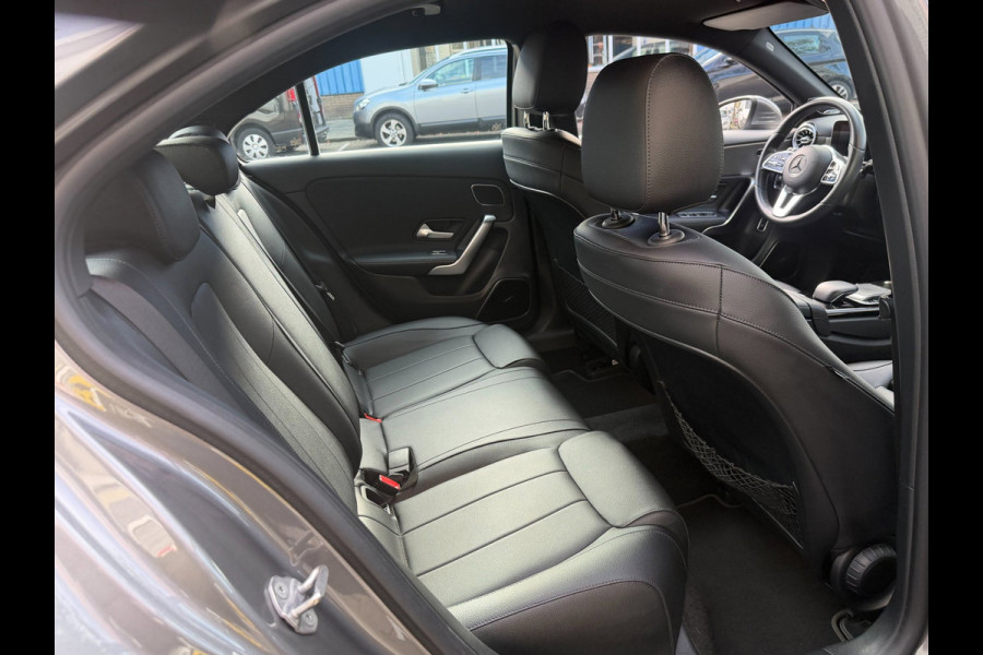 Mercedes-Benz A-Klasse 200 Limousine Progressive Edition - AUTOMAAT I Navigatie/Apple CarPlay I Leer I Airco I PDC I LED I