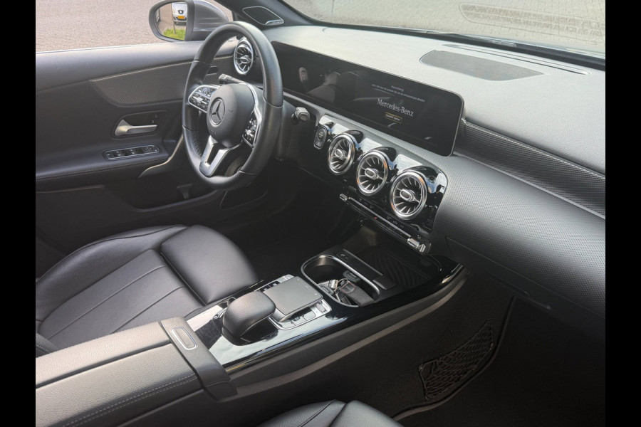 Mercedes-Benz A-Klasse 200 Limousine Progressive Edition - AUTOMAAT I Navigatie/Apple CarPlay I Leer I Airco I PDC I LED I