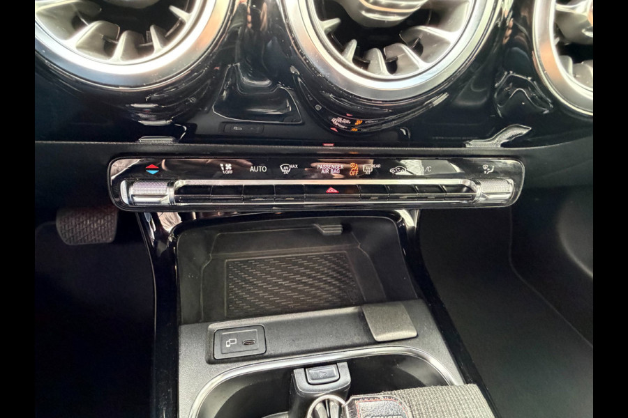 Mercedes-Benz A-Klasse 200 Limousine Progressive Edition - AUTOMAAT I Navigatie/Apple CarPlay I Leer I Airco I PDC I LED I