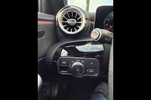 Mercedes-Benz A-Klasse 200 Limousine Progressive Edition - AUTOMAAT I Navigatie/Apple CarPlay I Leer I Airco I PDC I LED I