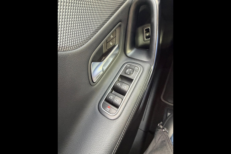 Mercedes-Benz A-Klasse 200 Limousine Progressive Edition - AUTOMAAT I Navigatie/Apple CarPlay I Leer I Airco I PDC I LED I