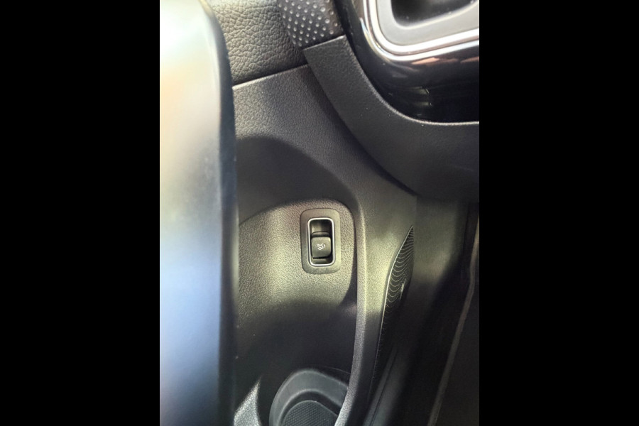 Mercedes-Benz A-Klasse 200 Limousine Progressive Edition - AUTOMAAT I Navigatie/Apple CarPlay I Leer I Airco I PDC I LED I