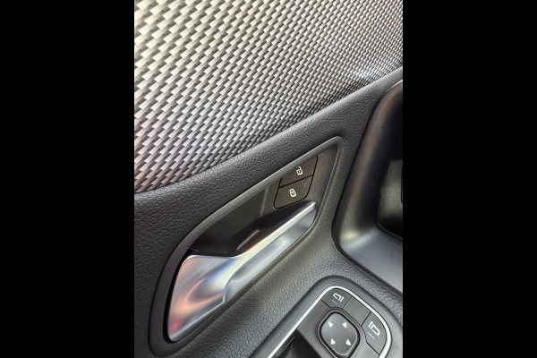 Mercedes-Benz A-Klasse 200 Limousine Progressive Edition - AUTOMAAT I Navigatie/Apple CarPlay I Leer I Airco I PDC I LED I