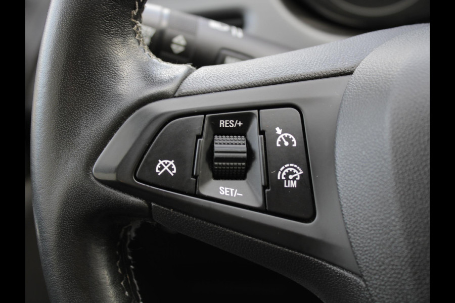 Opel Corsa 1.4 Favourite | APPLE CARPLAY | 12 MAANDEN BOVAG GARANTIE |