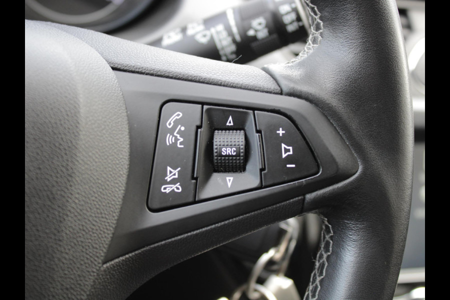 Opel Corsa 1.4 Favourite | APPLE CARPLAY | 12 MAANDEN BOVAG GARANTIE |